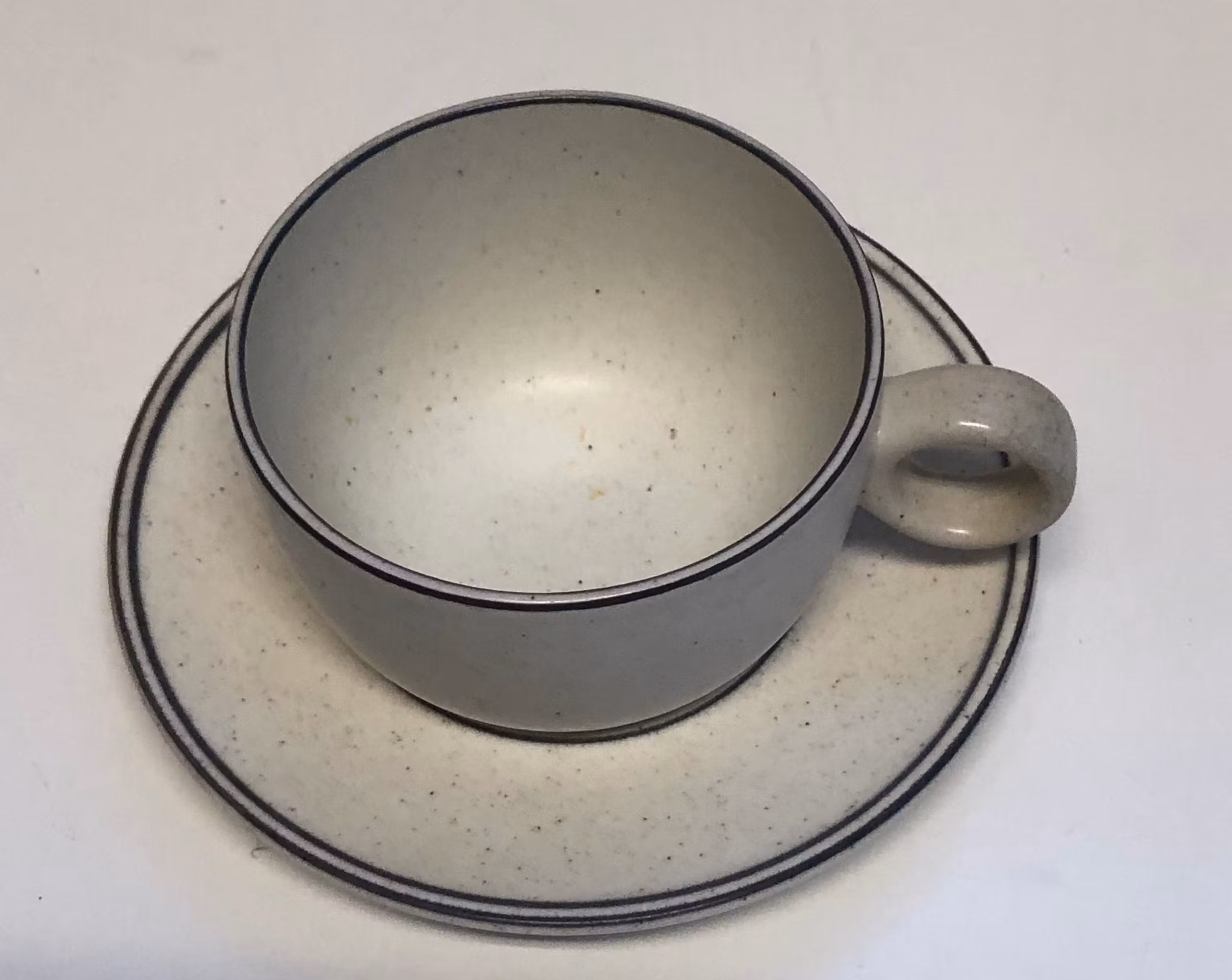 STIG LINDBERG. Kaffekopp med fat, stengods,"Birka", Gustavsberg.
