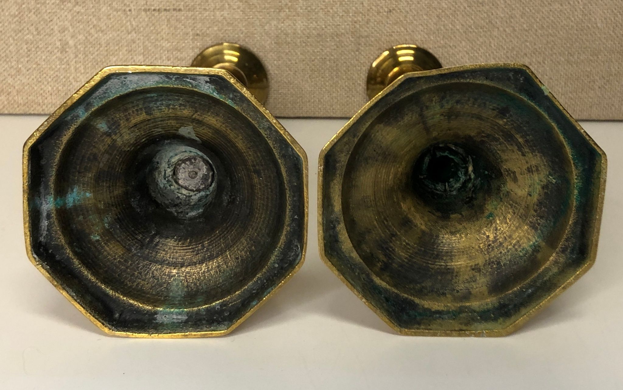 LJUSSTAKAR, ett par, mässing, 1800-tal.