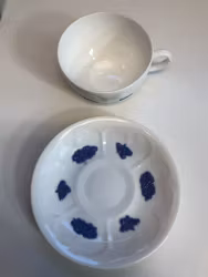 KAFFEKOPP MED FAT, benporslin, "Blå Blom", Gustavsberg.