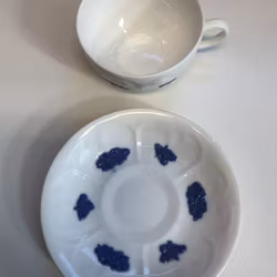KAFFEKOPP MED FAT, benporslin, "Blå Blom", Gustavsberg.