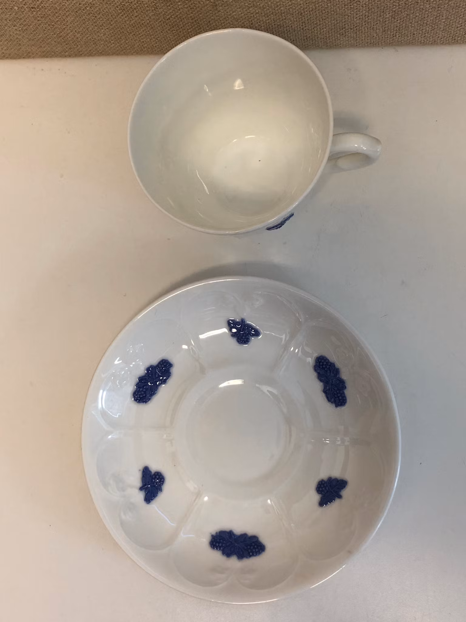 TEKOPP MED FAT, benporslin, "Blå Blom", Gustavsberg.