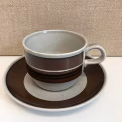 JACKIE LYND. Kaffekopp med fat, porslin, "Isolde", Rörstrand.