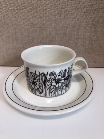 ESTERI TOMULA. Teacup with saucer, porcelain, "Krokus", Arabia.