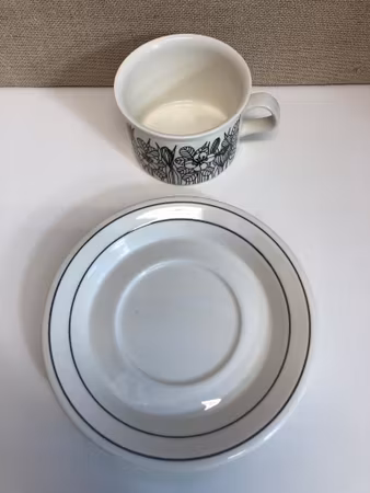 ESTERI TOMULA. Teacup with saucer, porcelain, "Krokus", Arabia.