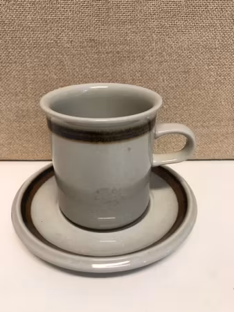 ANJA JAATINEN-WINDQVIST. Coffee cup with saucer, stoneware, "Karelia", Arabia.