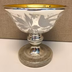 SKÅL PÅ FOT, glas," fattigmanssilver", 1800-talets andra hälfdt.