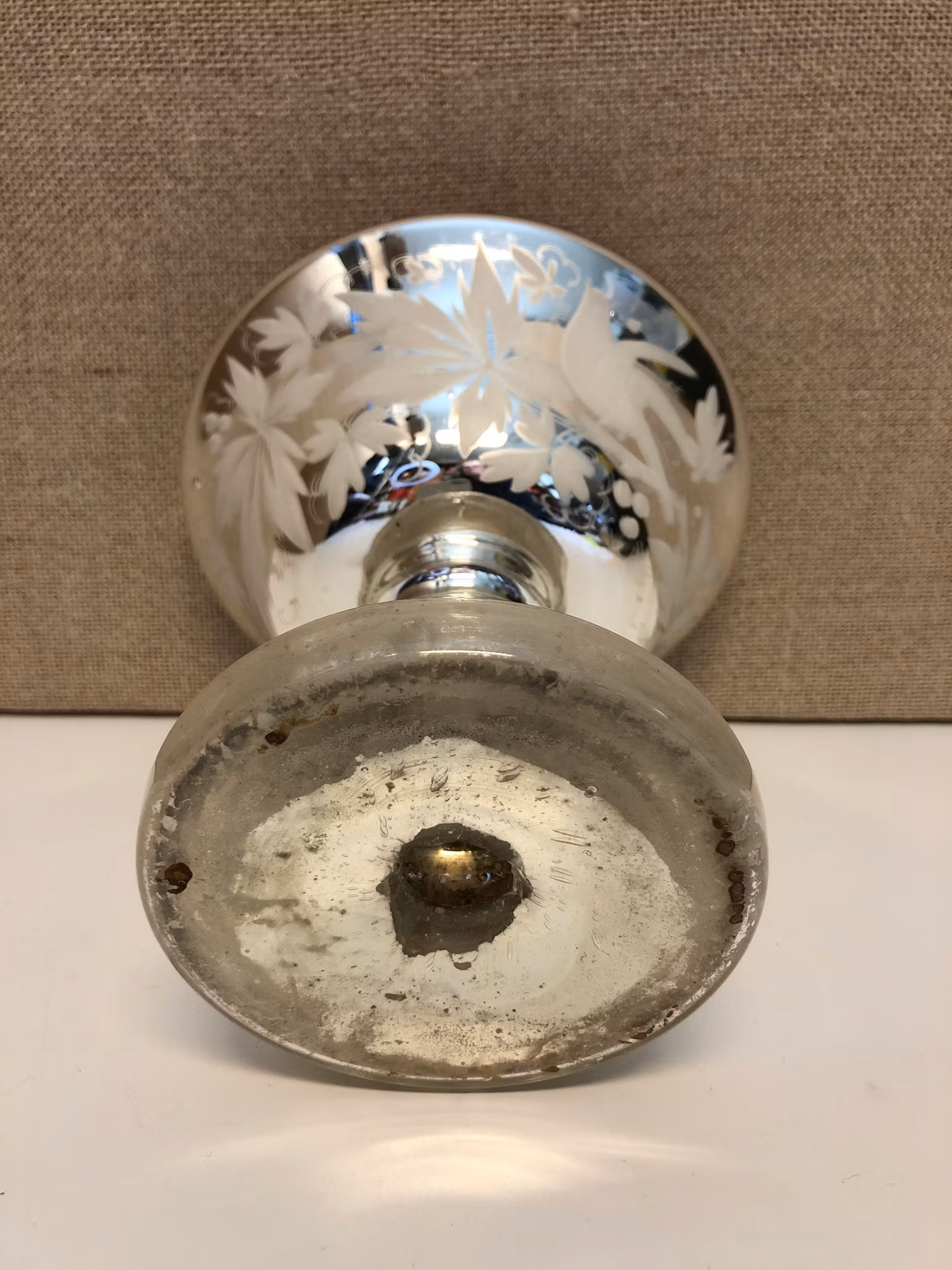 SKÅL PÅ FOT, glas," fattigmanssilver", 1800-talets andra hälfdt.
