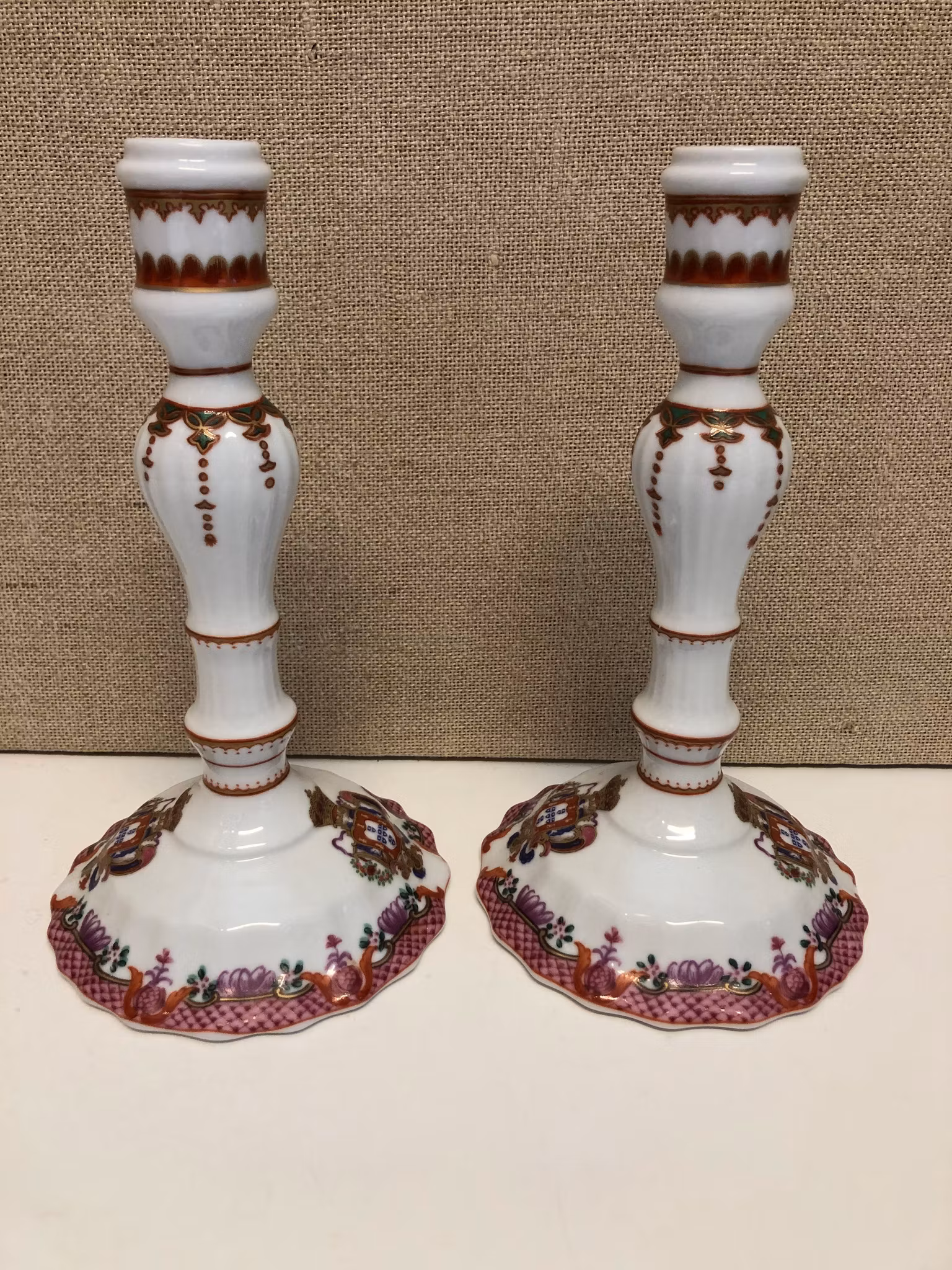 CANDLESTICKS, a pair, porcelain, Servico D.Pedro III, Sec. XVIII, Replica, Portugal.
