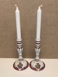 LJUSSTAKAR, ett par, porslin, Servico D.Pedro III, Sec. XVIII, Replica, Portugal.