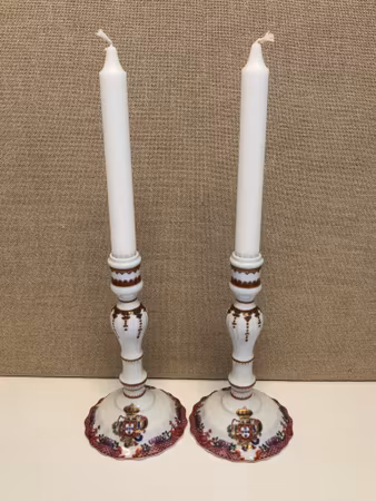 CANDLESTICKS, a pair, porcelain, Servico D.Pedro III, Sec. XVIII, Replica, Portugal.