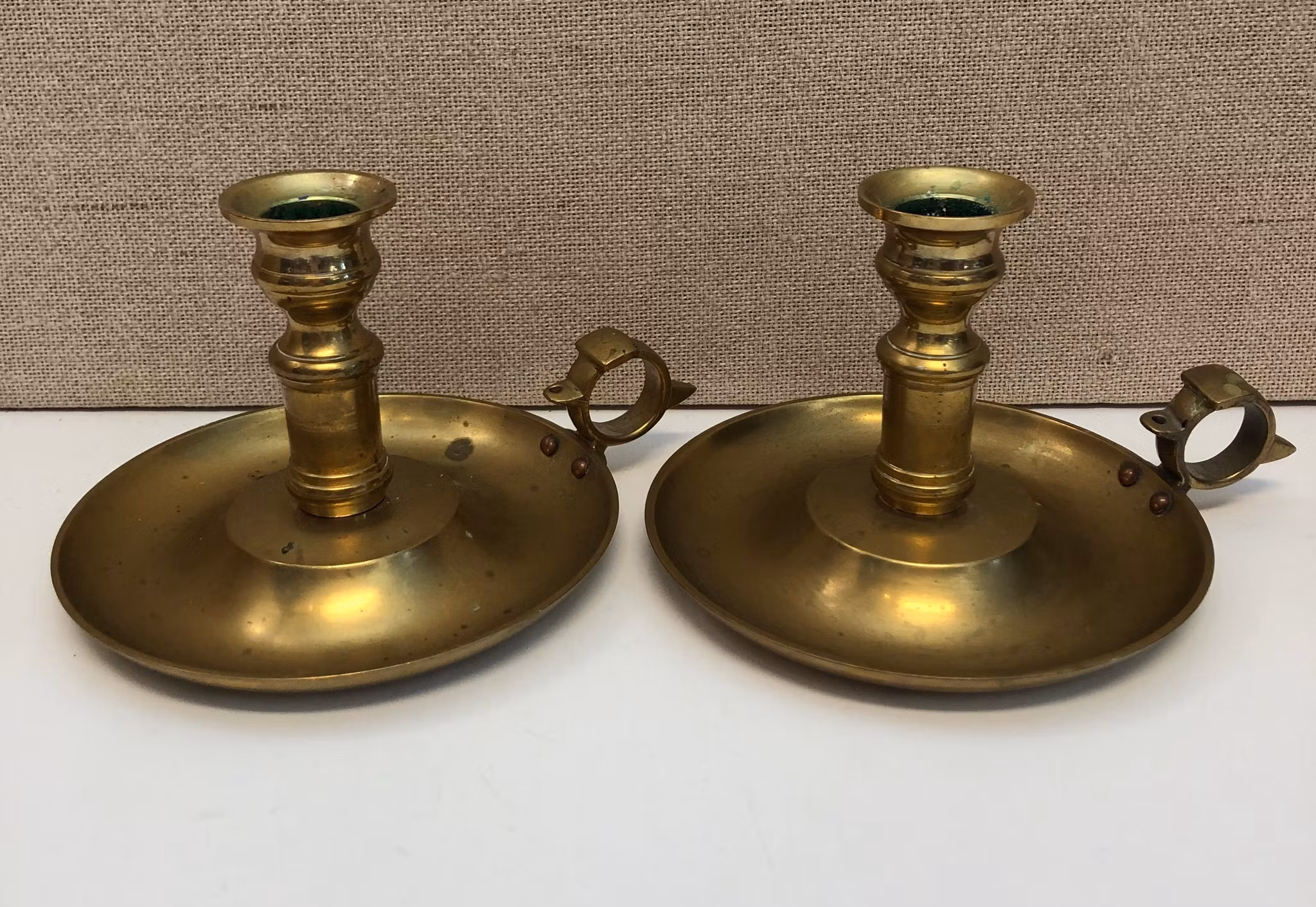 NATTLJUSSTAKAR, ett par, mässing, 1900-talets andra hälft.