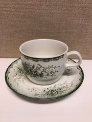 KAFFEKOPP MED FAT, porslin, "Grön Anna", Rörstrand.
