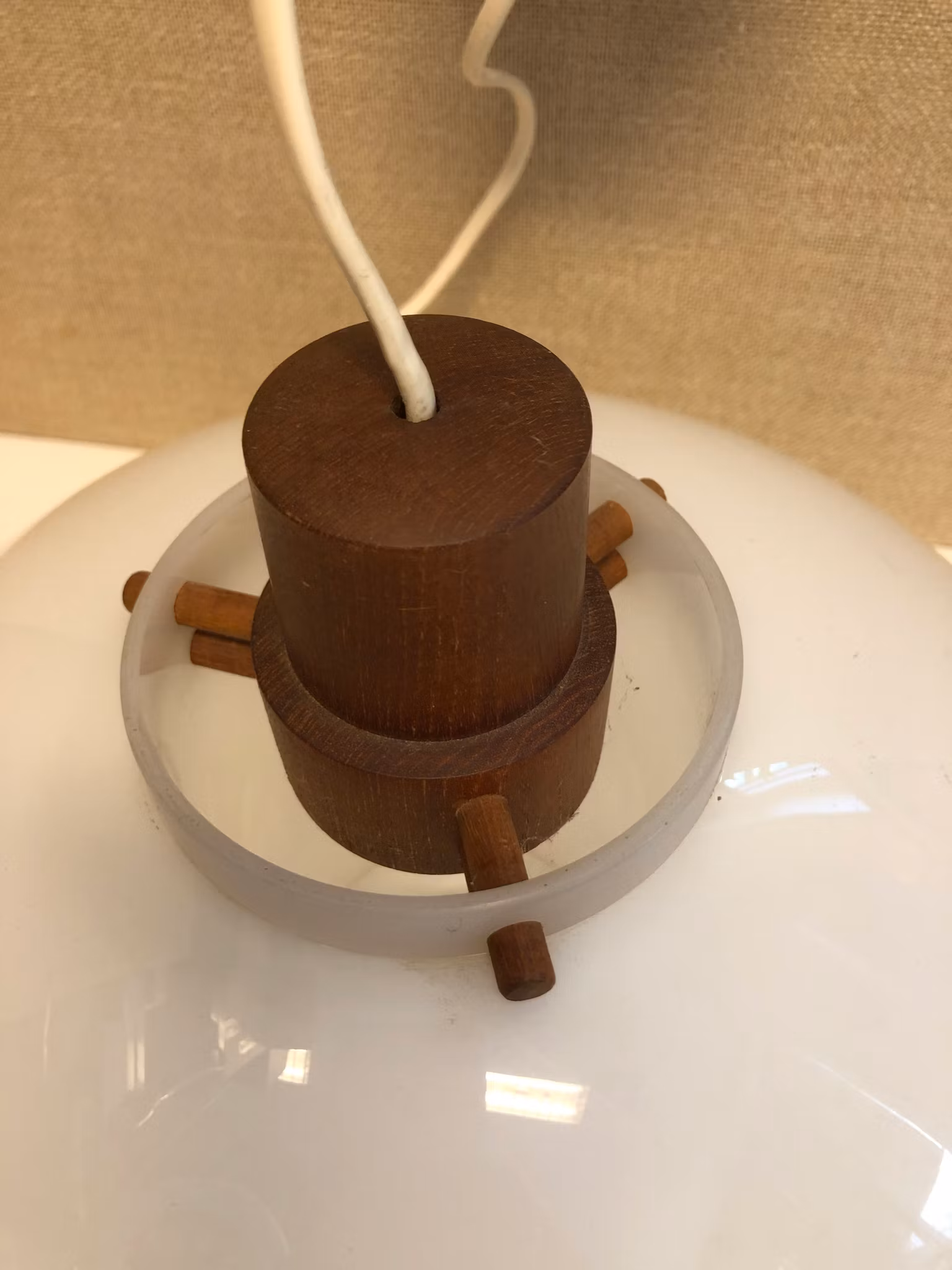 UNO ÖSTEN KRISTIANSSON. Taklampa, teak/plast/glas, Luxus vittsjö, Sweden, 1960/70-tal.