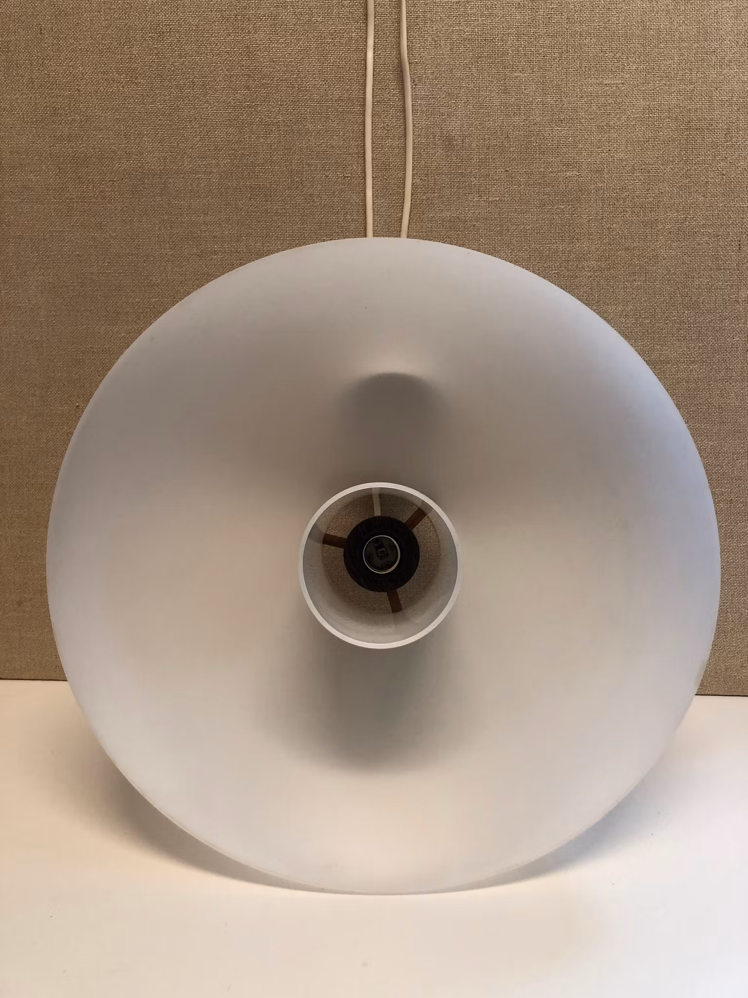 UNO ÖSTEN KRISTIANSSON. Taklampa, teak/plast/glas, Luxus vittsjö, Sweden, 1960/70-tal.