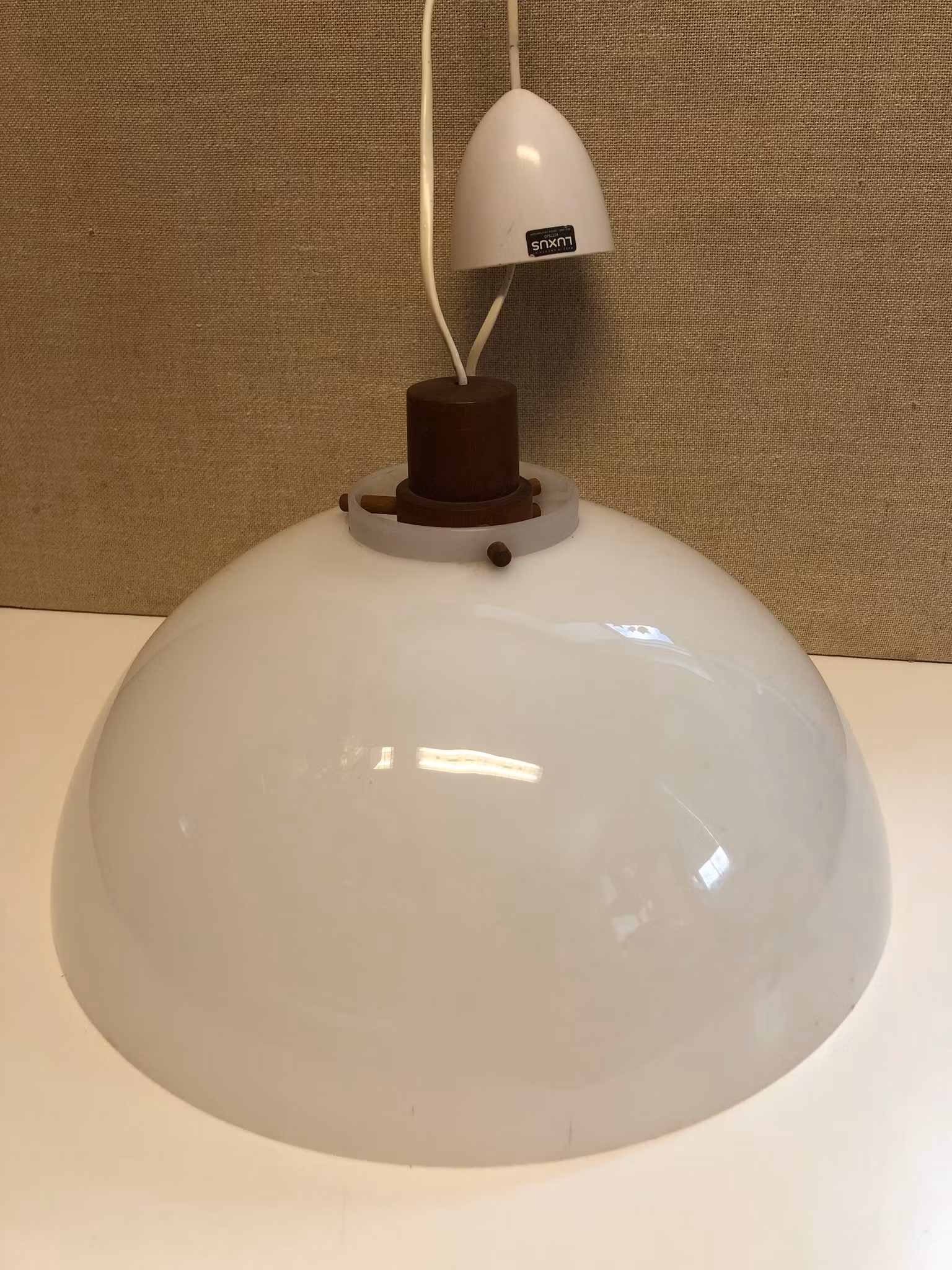 UNO ÖSTEN KRISTIANSSON. Taklampa, teak/plast/glas, Luxus vittsjö, Sweden, 1960/70-tal.