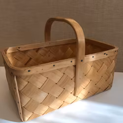BASKET, wood shavings, second half of the 20th century.