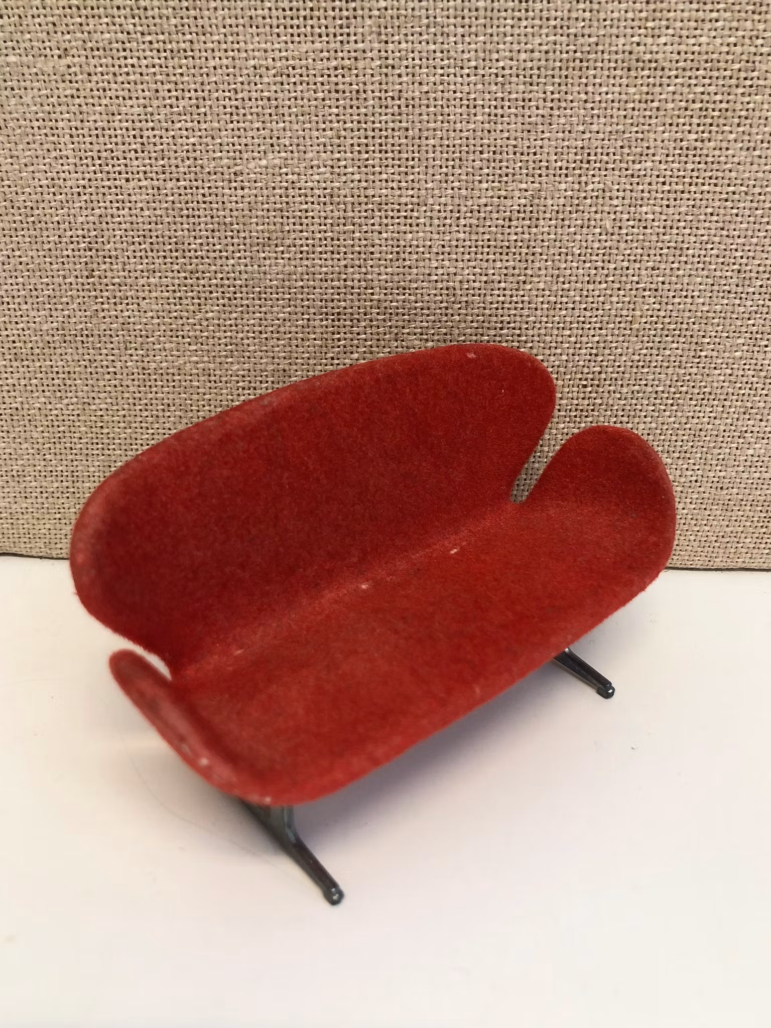 SOFFA, dockhus möbel, "Svanen",  design Arne Jacobsen, Brio.