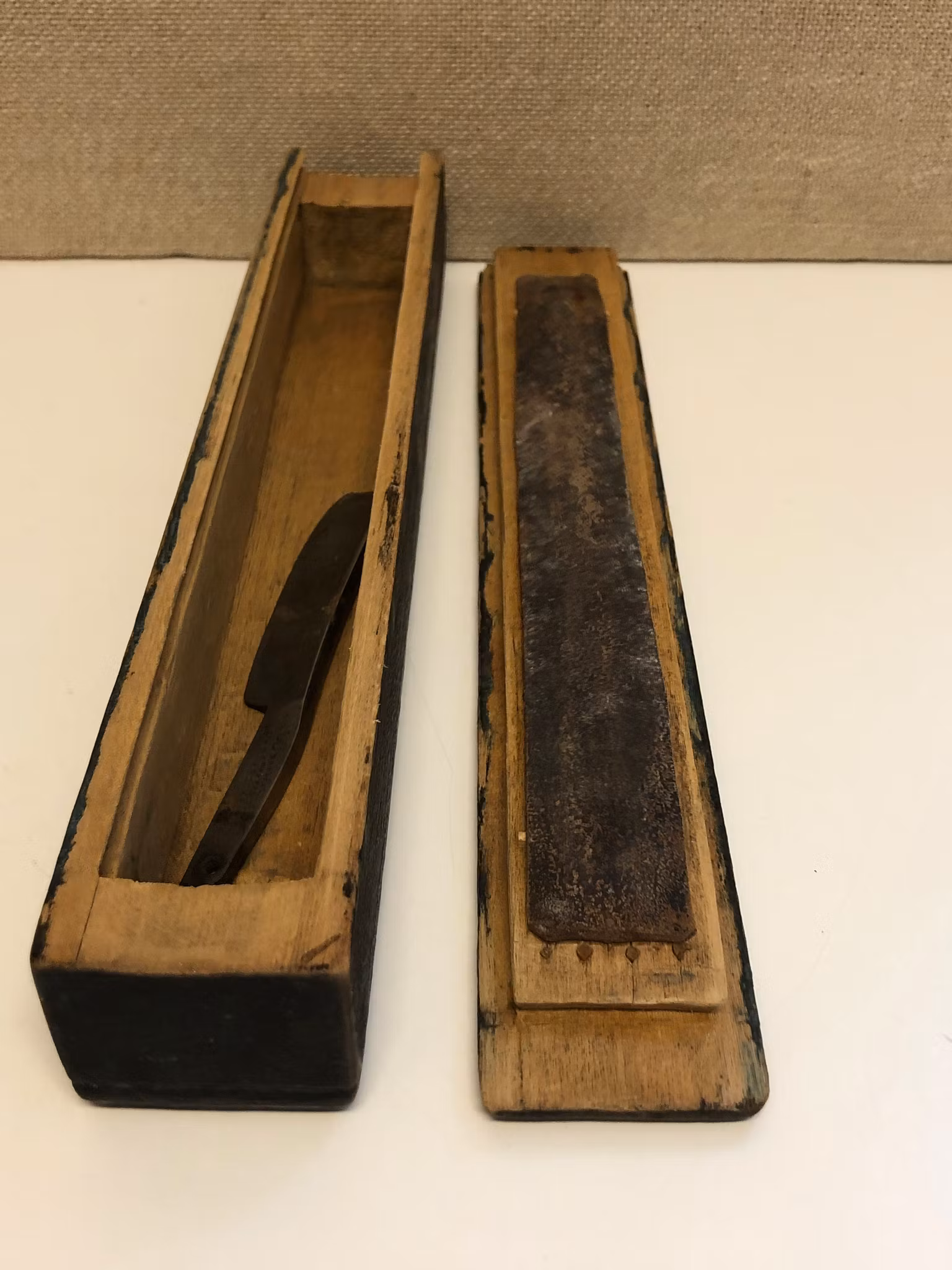 ASK FÖR RAKKNIVAR, furu, allmoge, 1800-tal.