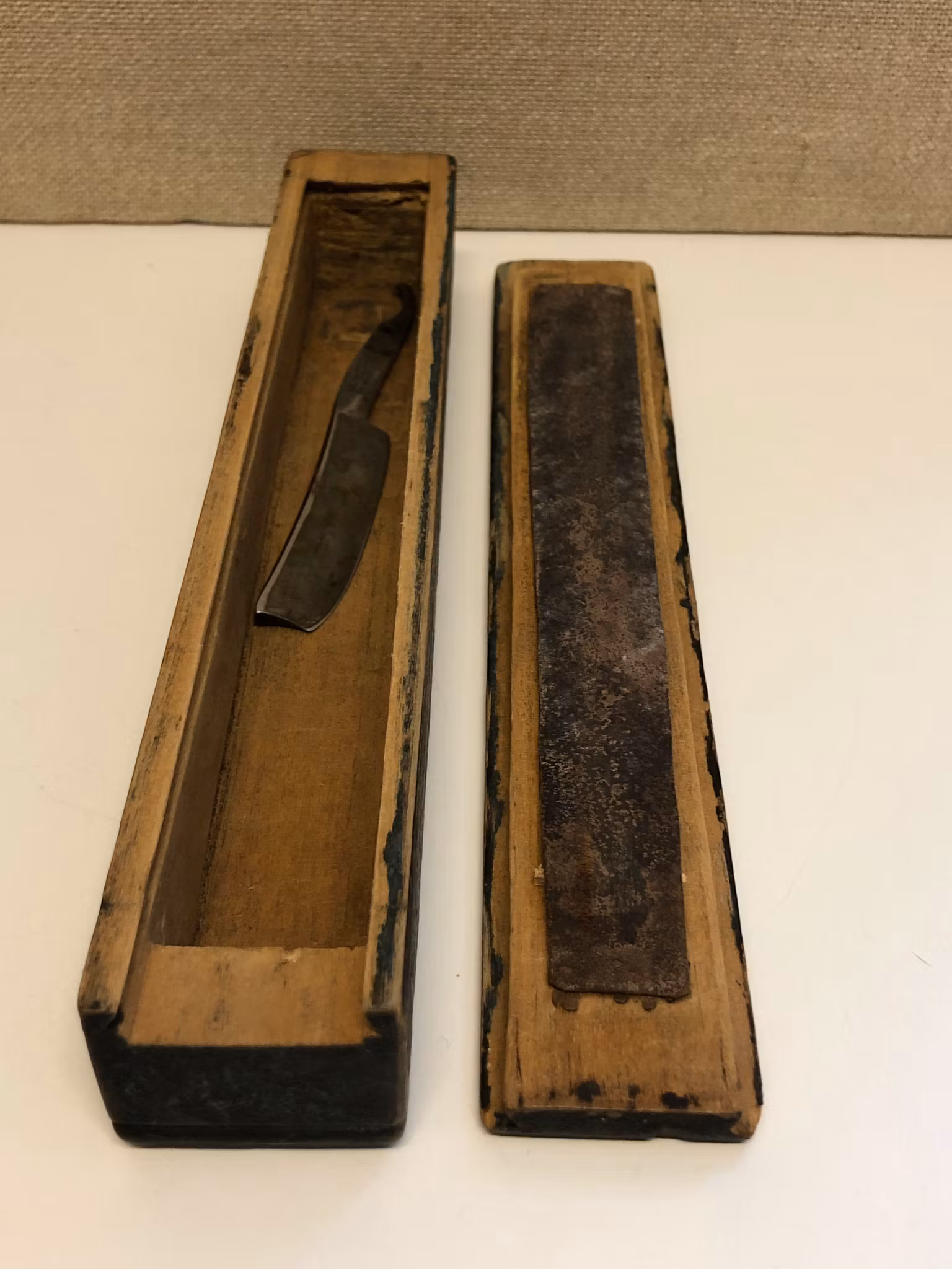 ASK FÖR RAKKNIVAR, furu, allmoge, 1800-tal.