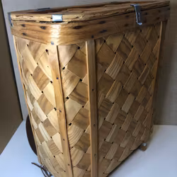 BEAR CUFF, wood shavings, second half of the 20th century.