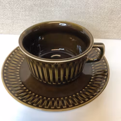 KAARE BLOKK JOHANSEN. Tekopp med fat, keramik,"Focus", Egersund, Norway.