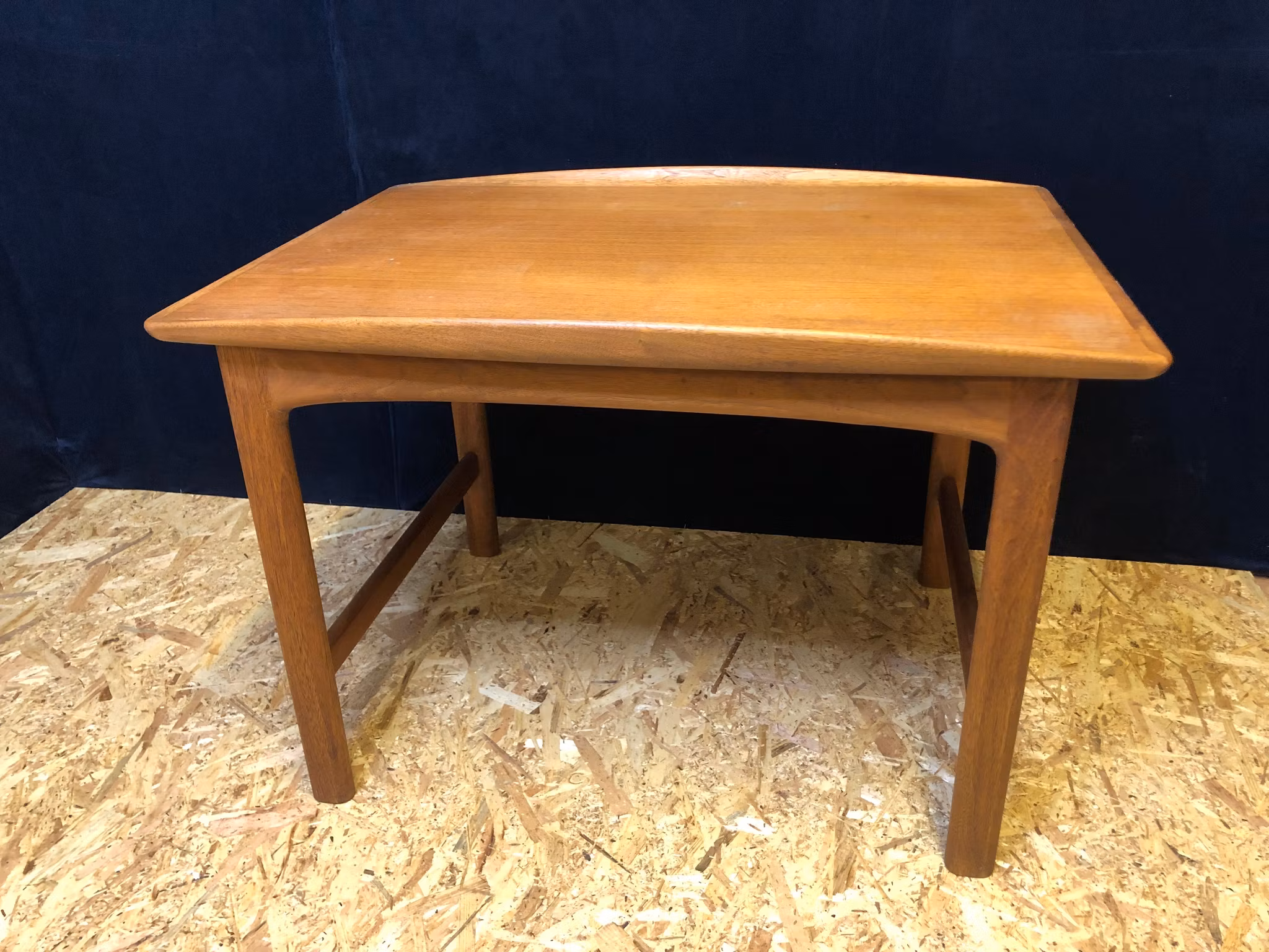 FOLKE OLSSON. Soffbord, teak, "Frisco", Bra Bohag, Tingström, Sweden.