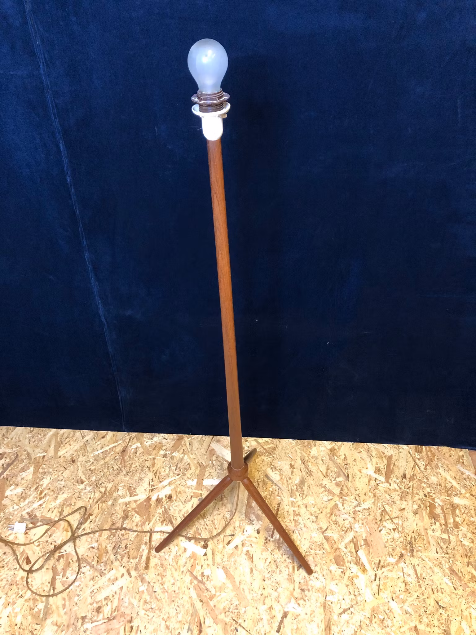 GOLVLAMPA, teak, 1950/60-tal.