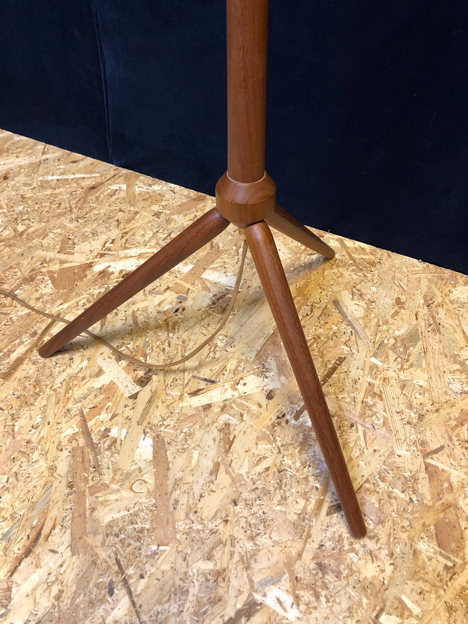 GOLVLAMPA, teak, 1950/60-tal.