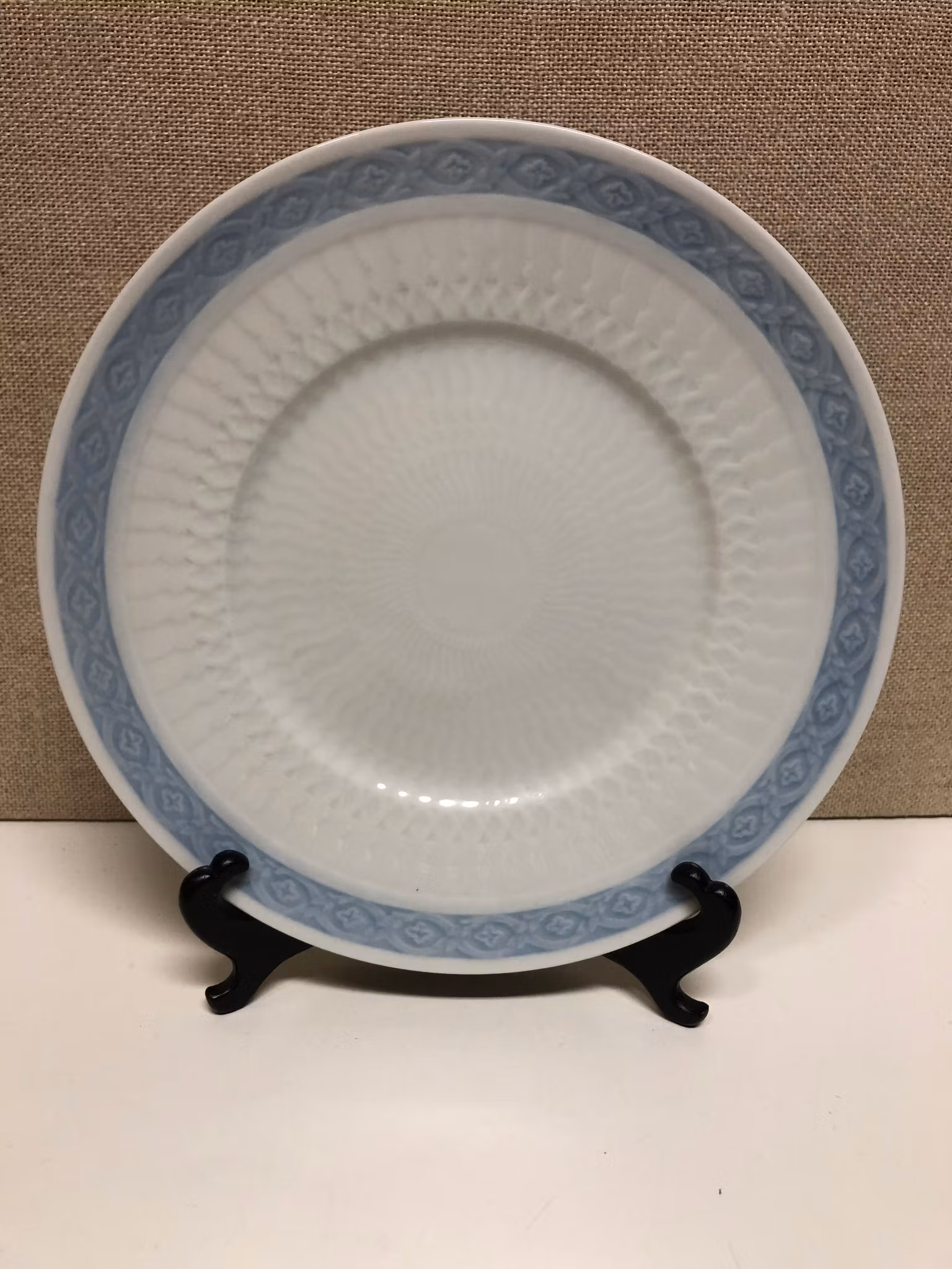 ARNOLD KROG, ASSIETT, stor, porslin, "Blå Vifte", Royal Copenhagen, Denmark.