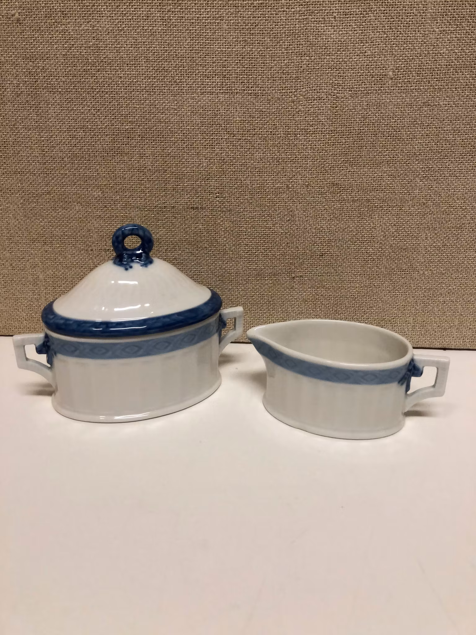 SOCKERSKÅL SAMT GRÄDDSNIPA, porslin, "Blå Vifte", Royal Copenhagen, Denmark.