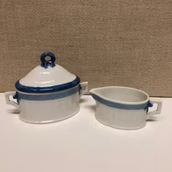 SOCKERSKÅL SAMT GRÄDDSNIPA, porslin, "Blå Vifte", Royal Copenhagen, Denmark.