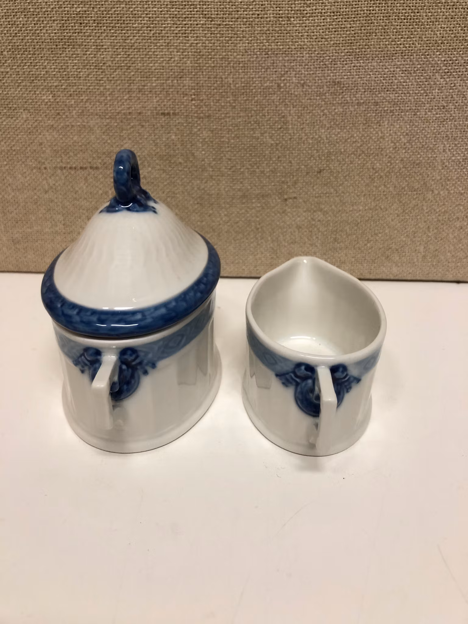SOCKERSKÅL SAMT GRÄDDSNIPA, porslin, "Blå Vifte", Royal Copenhagen, Denmark.