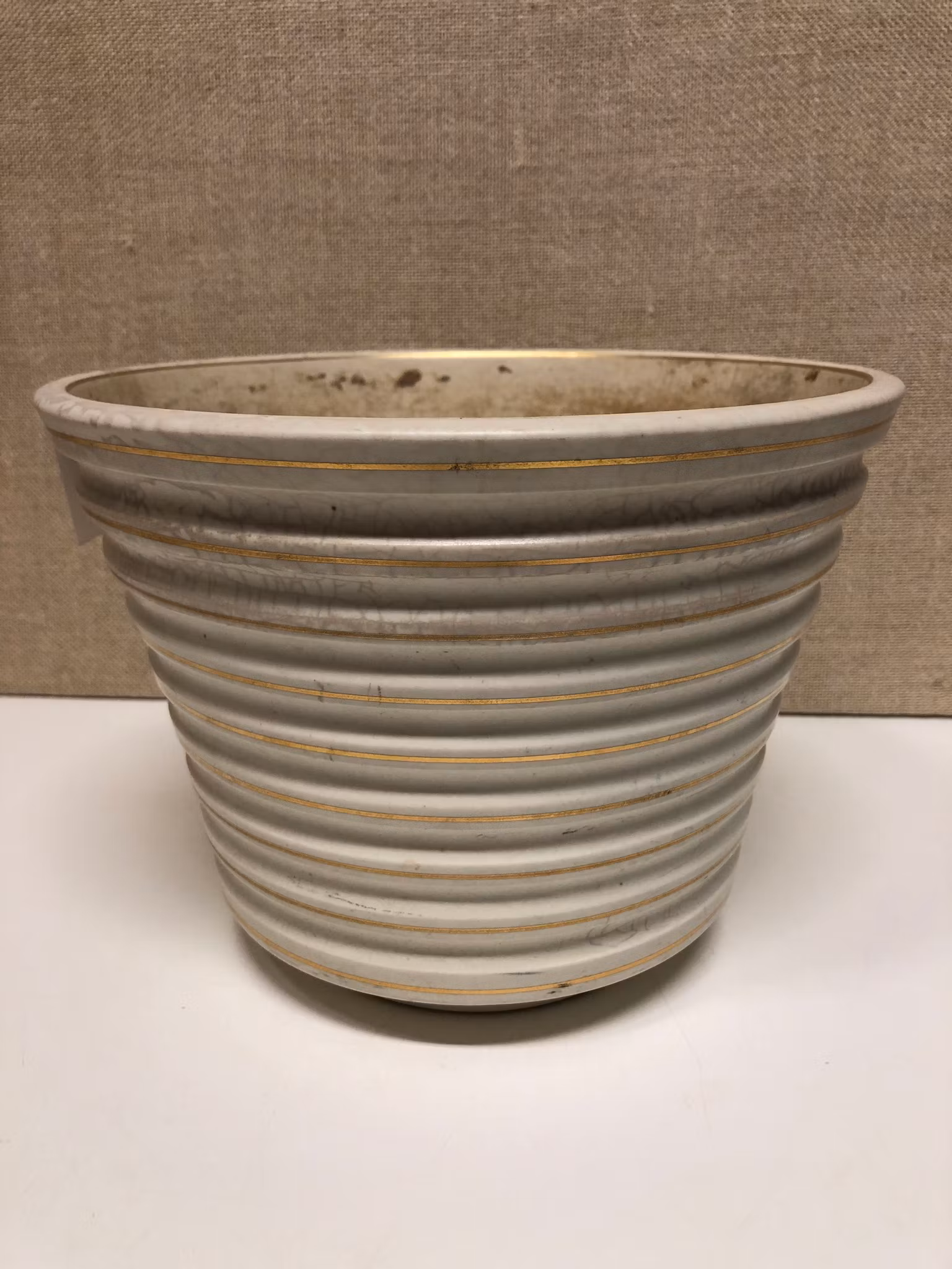 WILHELM KÅGE. Ytterfoder, keramik, " Carrara", Gustavsberg.