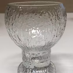 TIMO SARPANEVA. Rödvinsglas, " Kekkerit", Iittala.