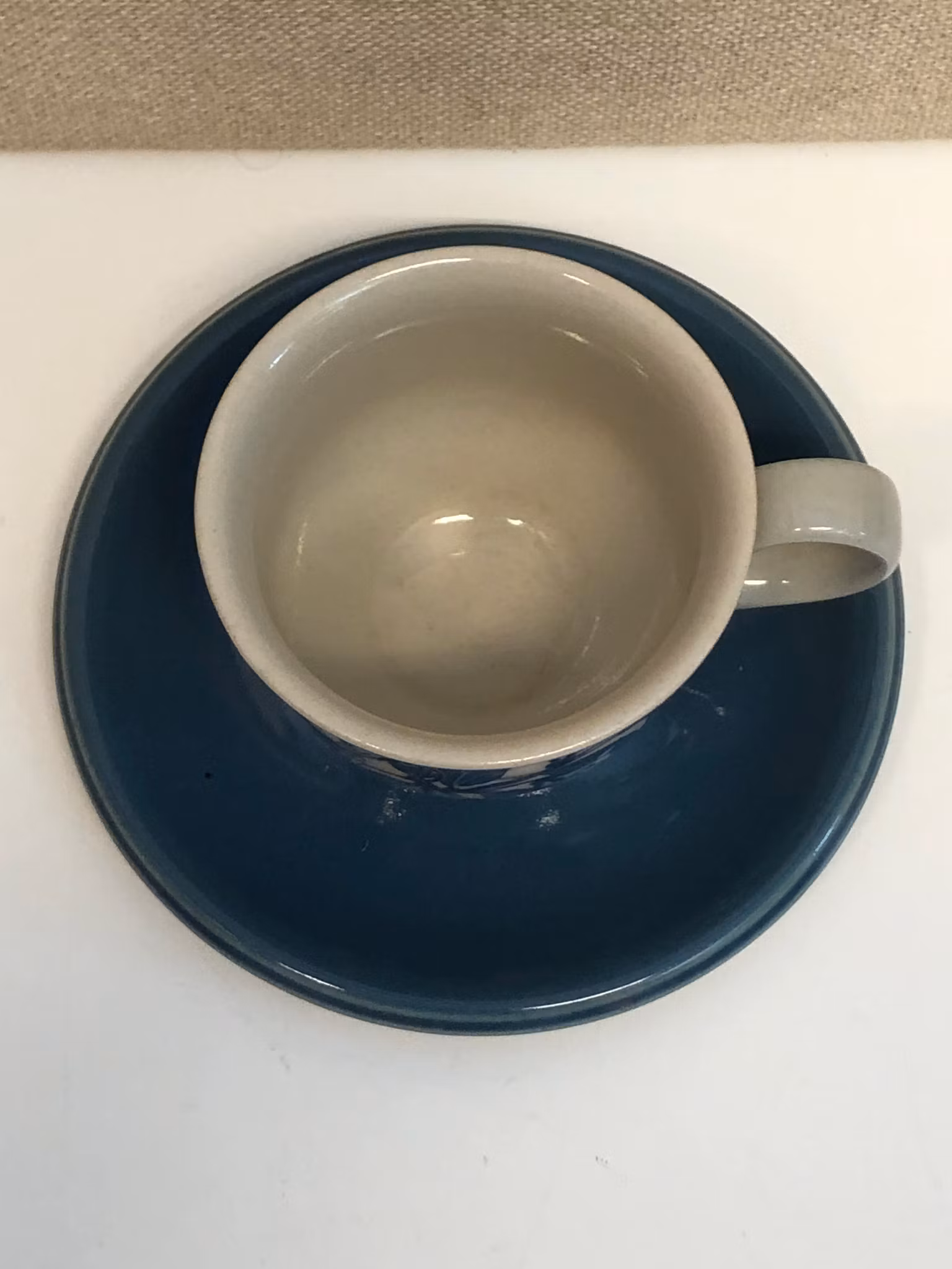 KAFFEKOPP MED FAT, stengods, "Servis 80", Höganäs.