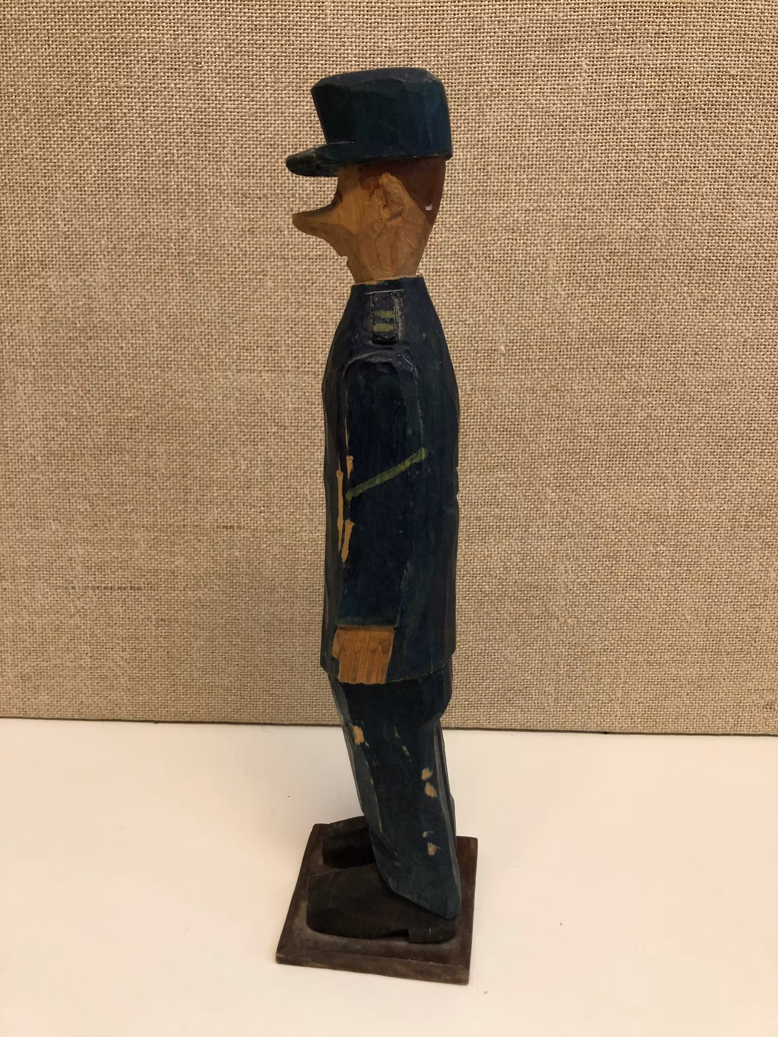 TRÄSKULPTUR, "Soldat", ekivok, 1900-talets mitt.