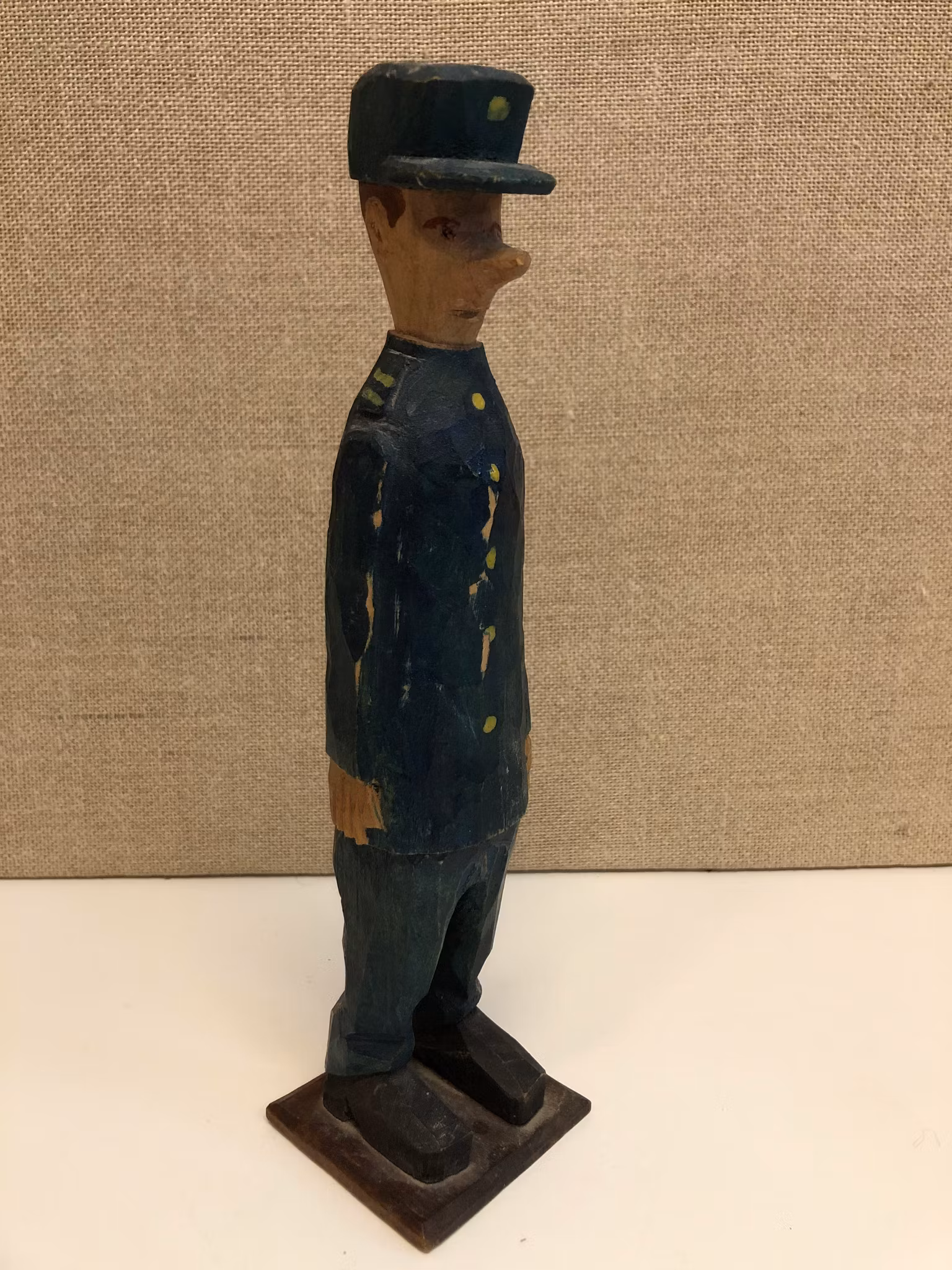 TRÄSKULPTUR, "Soldat", ekivok, 1900-talets mitt.
