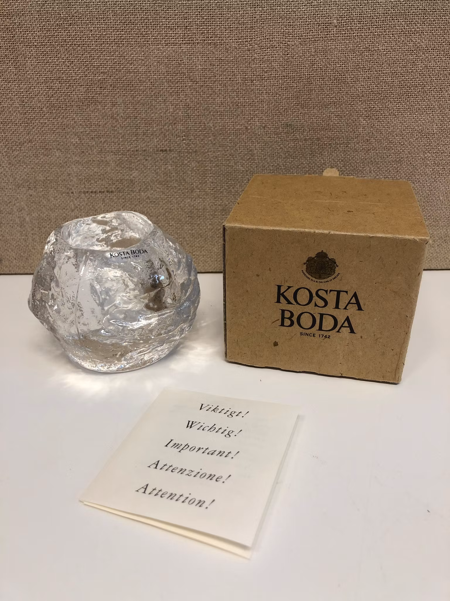 ANN WÄRFF. Ljuslykta, glas, " Snö boll", originalkartong, Kosta Boda.