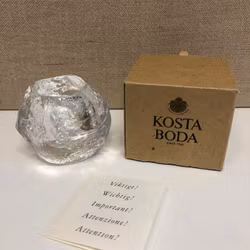 ANN WÄRFF. Ljuslykta, glas, " Snö boll", originalkartong, Kosta Boda.