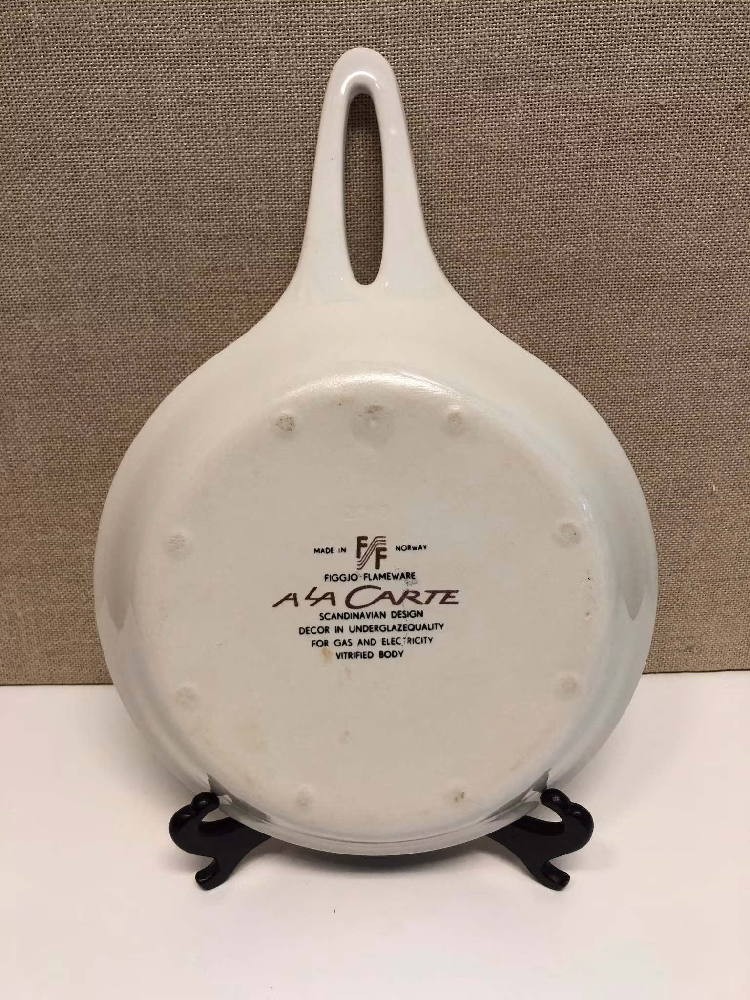 UPPLÄGGNINGSFAT, keramik, " Ala Carte", Figgjo Flameware, Norway.