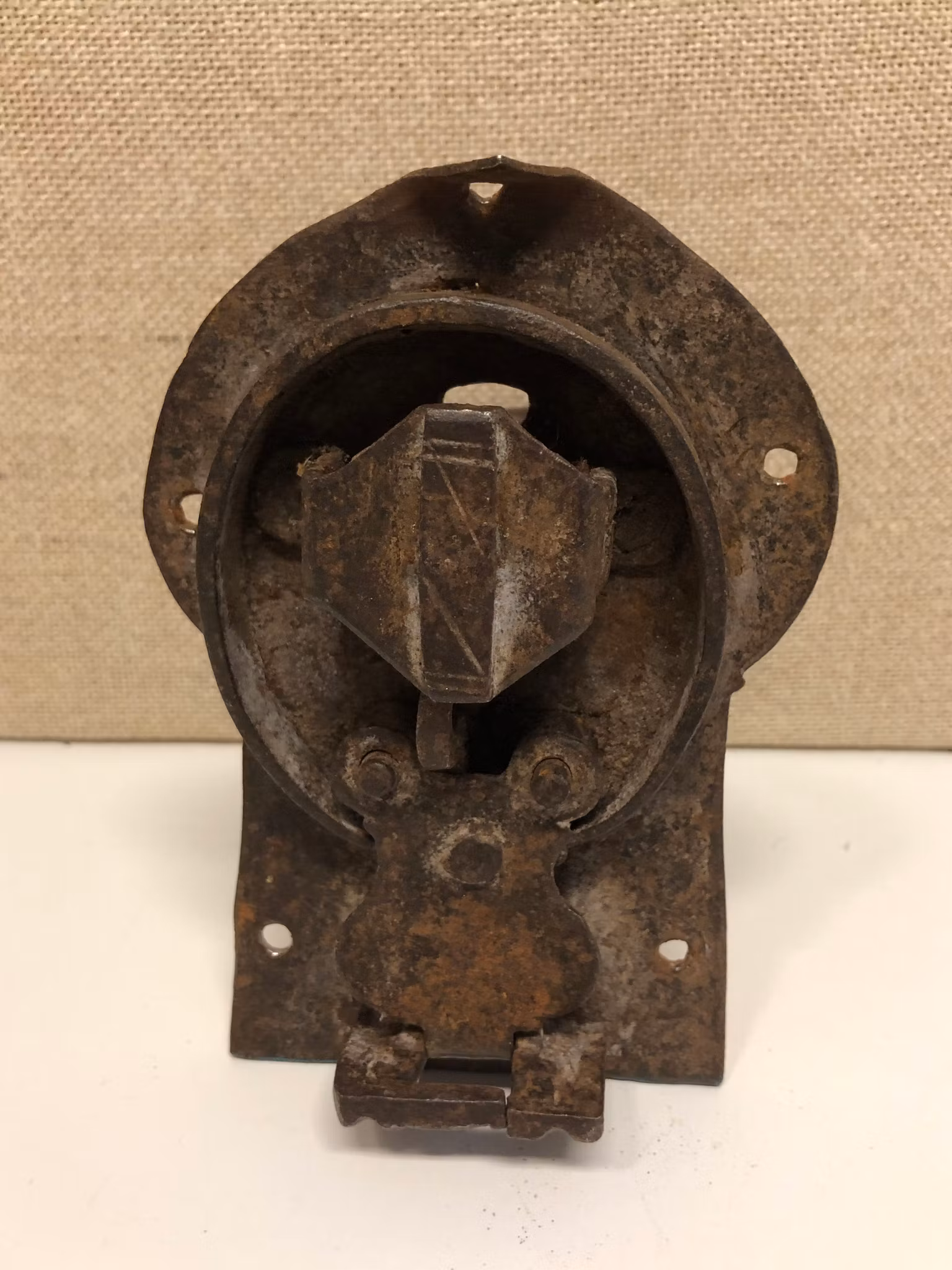 KISTLÅS MED NYCKEL, smide, 17/1800-tal.