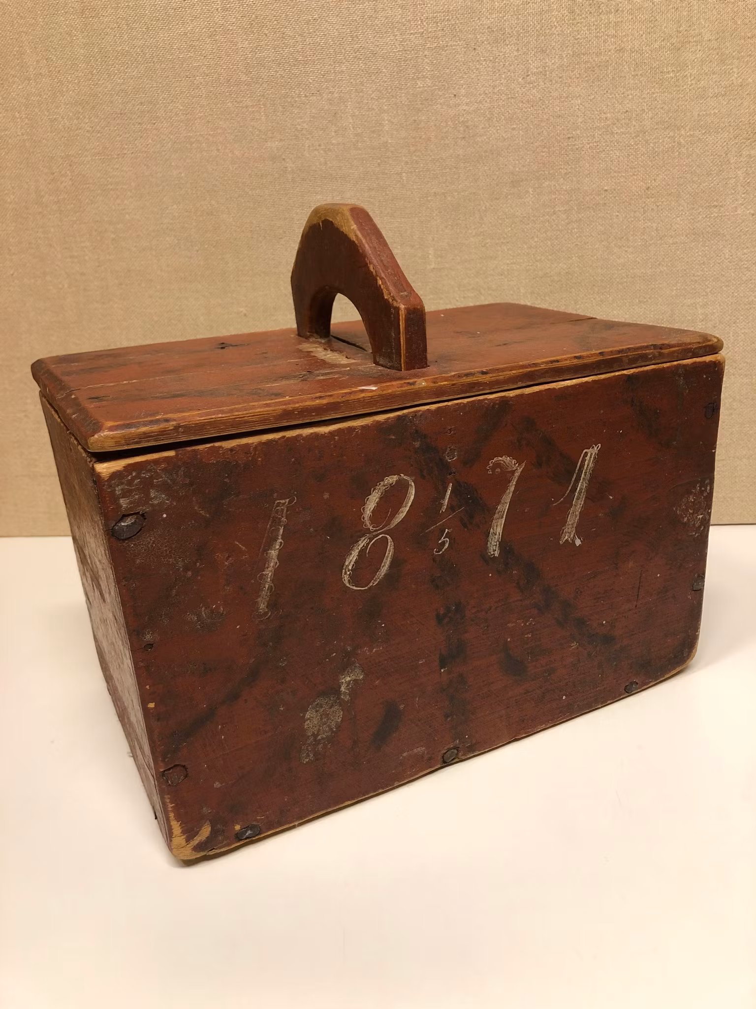 MJÖLBINGE, bemålad furu, allmoge, daterad 1871 1/5.