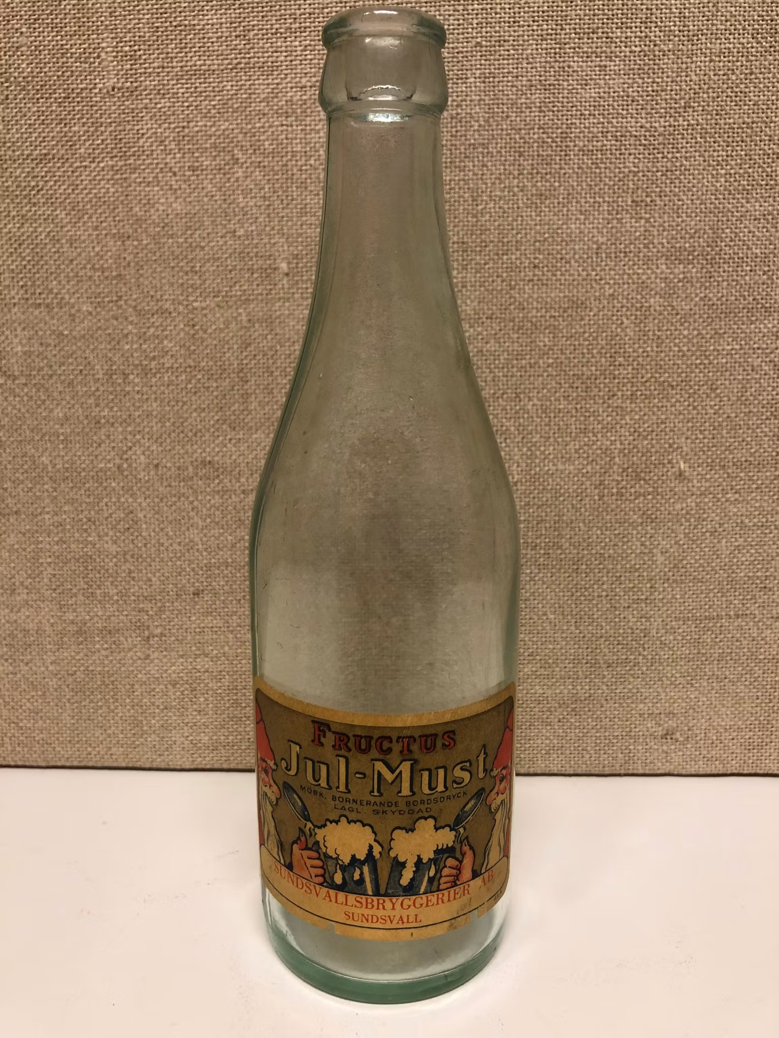 FLASKA, glas, "Fructus Julmust", Sundsvalls bryggerier AB, Sundsvall, 1900-tal.