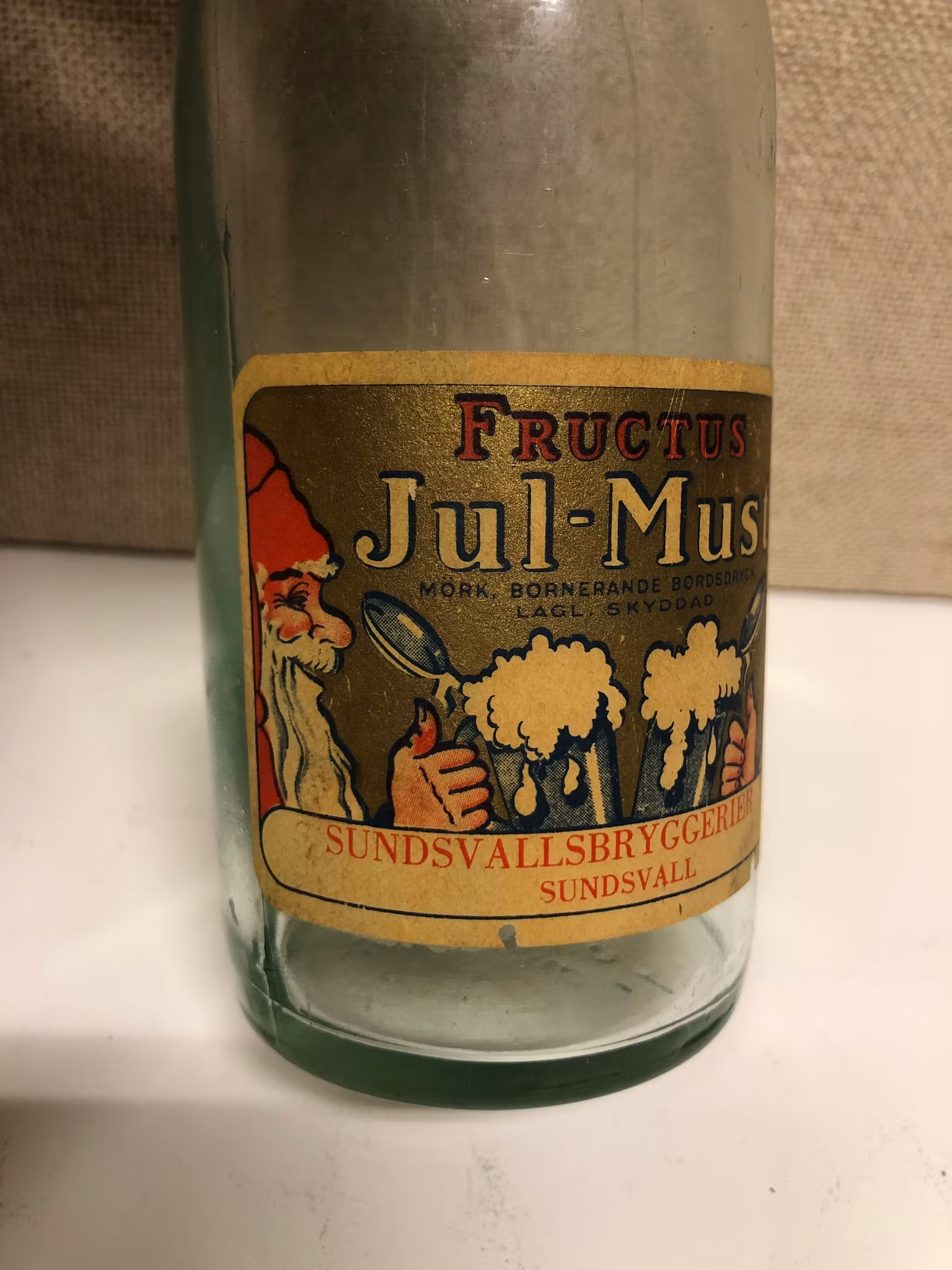 FLASKA, glas, "Fructus Julmust", Sundsvalls bryggerier AB, Sundsvall, 1900-tal.