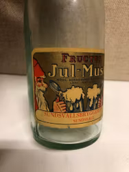 FLASKA, glas, "Fructus Julmust", Sundsvalls bryggerier AB, Sundsvall, 1900-tal.