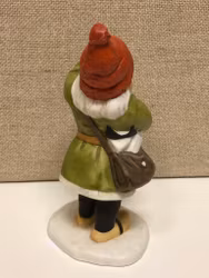 FIGURIN, porslin, "Tomte med duva", Jenny Nyström.
