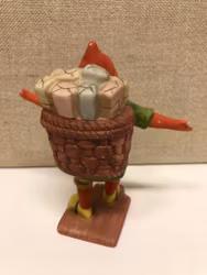 FIGURIN, porslin, "Tomte med paket", Jenny Nyström.