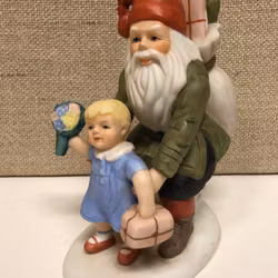 FIGURIN, porslin, "Tomte med barn", Jenny Nyström.