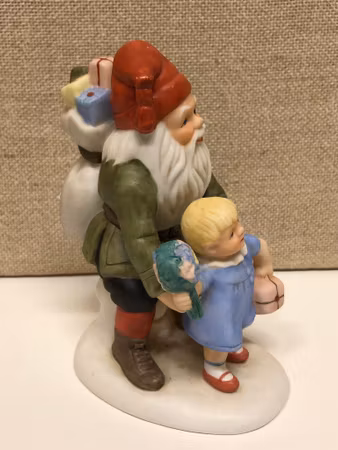 FIGURIN, porslin, "Tomte med barn", Jenny Nyström.