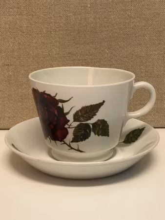 KAJ FRANK & ANNELI QVEFLANDER. Frukostkopp, porslin, "Ruusu", Arabia.